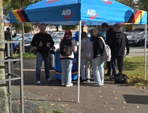 Infostand in Güstrow mit Bürgermeisterkandidat Peter Spanowski am 15.10.24